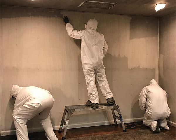 cleaning-smoke-damaged-walls-after-fire